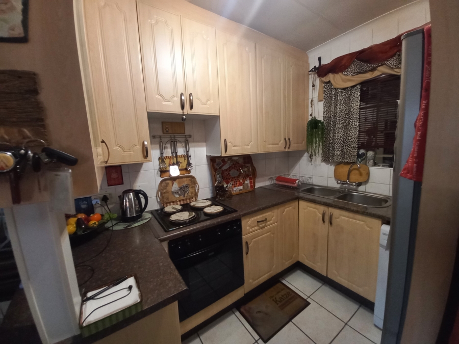 2 Bedroom Property for Sale in Safari Gardens North West
